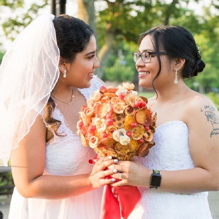 מוכנים לזה? זר לכלה שעשוי מפיצה 3