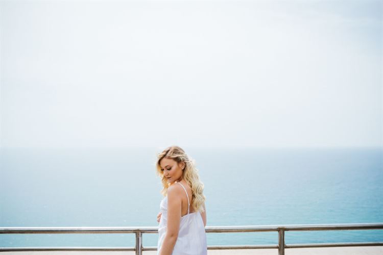 מתייצבת לצילומים בכל הכח, החתונה של דנה פריד וערן עטיה (צילום: WOW צלמים)