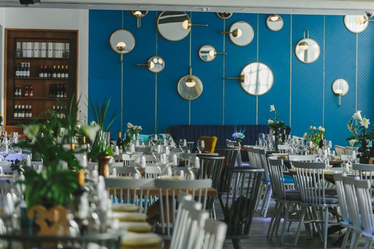 האלמנטים שמתכתבים עם הים במתחם 5.91, החתונה של דנה פריד וערן עטיה (צילום: WOW צלמים)