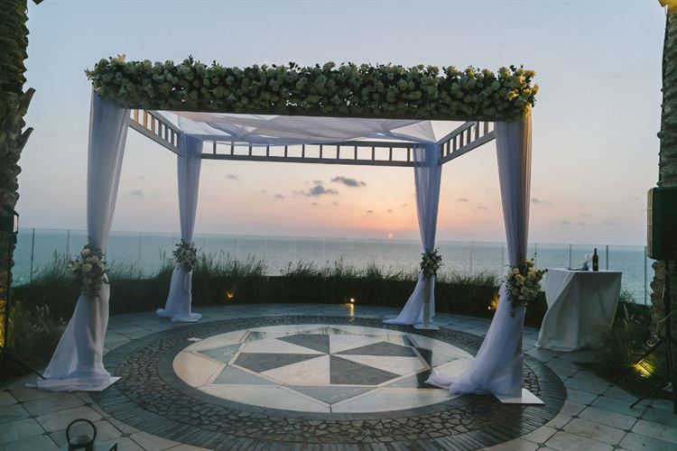 חופה מדהימה על רקע השקיעה במתחם האירועים '5.91' (צילום: WOW צלמים)