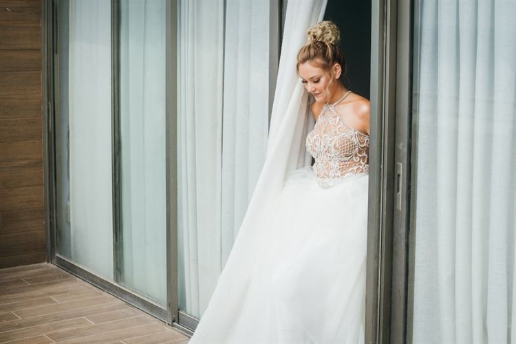 מוכנה להפתיע אותו, החתונה של דנה פריד וערן עטיה (צילום: WOW צלמים)