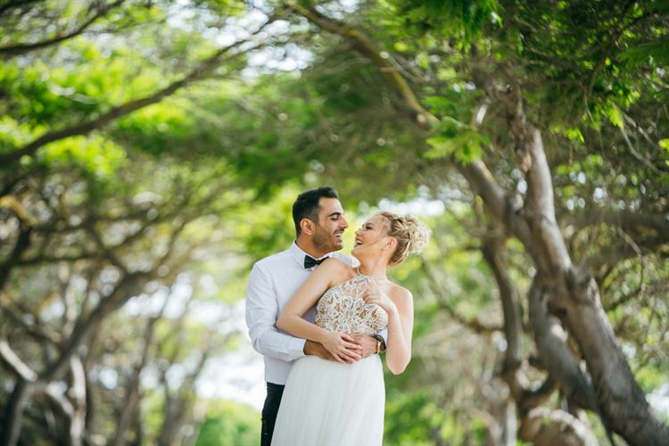 אפשר לדעת מה הייתה הבדיחה? החתונה של דנה פריד וערן עטיה (צילום: WOW צלמים)