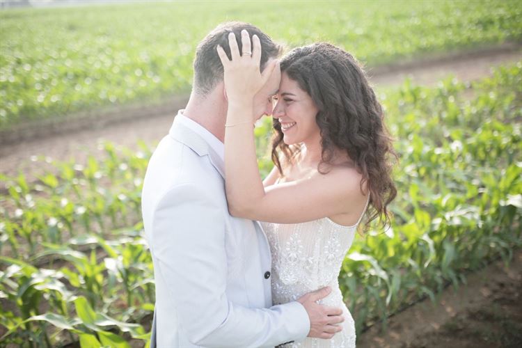 לא יצאה מהקופסא: למה החתן התמהמה לשלוף טבעת? 2