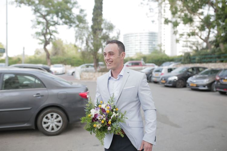 לא יצאה מהקופסא: למה החתן התמהמה לשלוף טבעת? 7