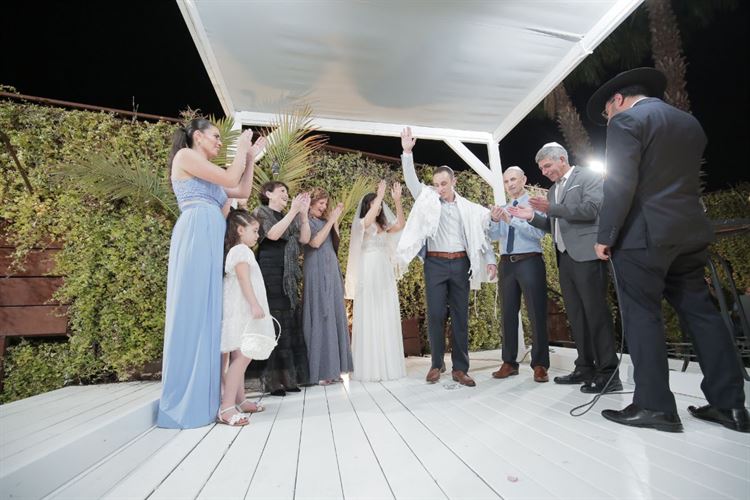 לא יצאה מהקופסא: למה החתן התמהמה לשלוף טבעת? 14