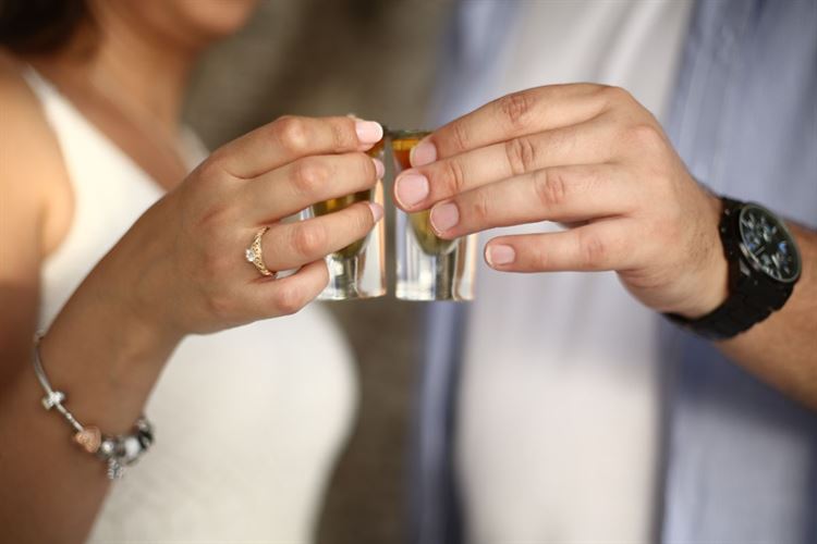 היכרות אונליין: משחק טאקי שהוביל לחתונה 19