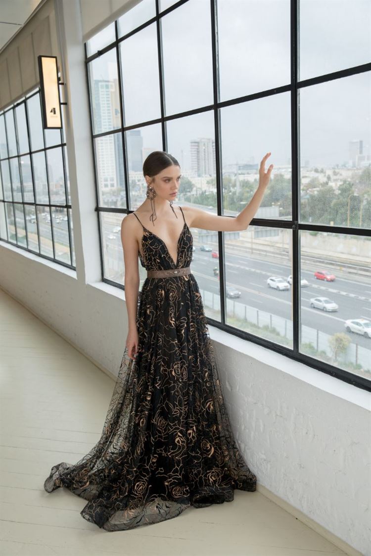 גונבת את ההצגה: שמלות ערב נחשקות 4