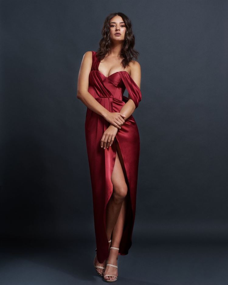 גונבת את ההצגה: שמלות ערב נחשקות 5