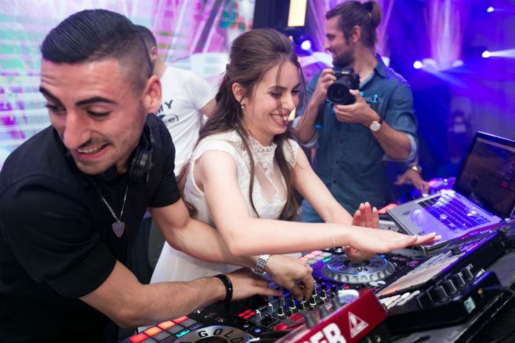 "הבועה שלנו התנפצה והחיים השתנו לגמרי" 31