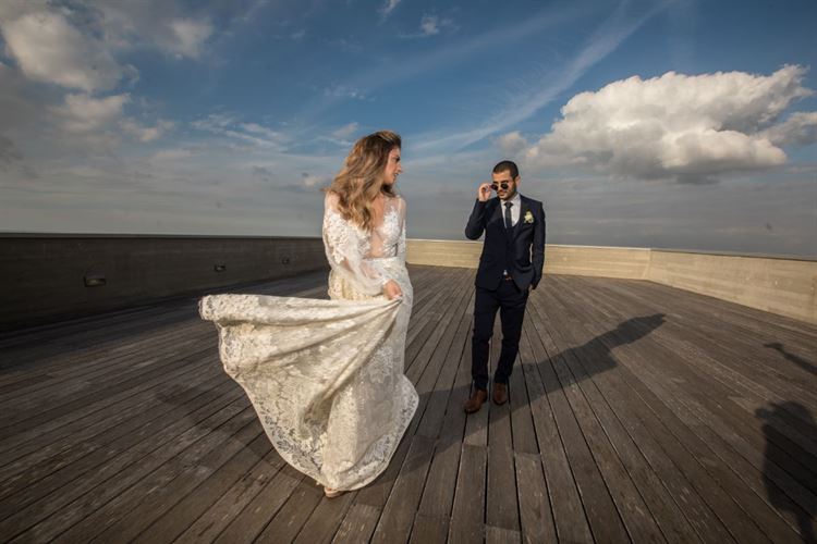 שיא השיק: שמלת כלה שעוצבה מוילון ישן 10