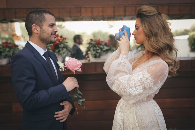 שיא השיק: שמלת כלה שעוצבה מוילון ישן 3