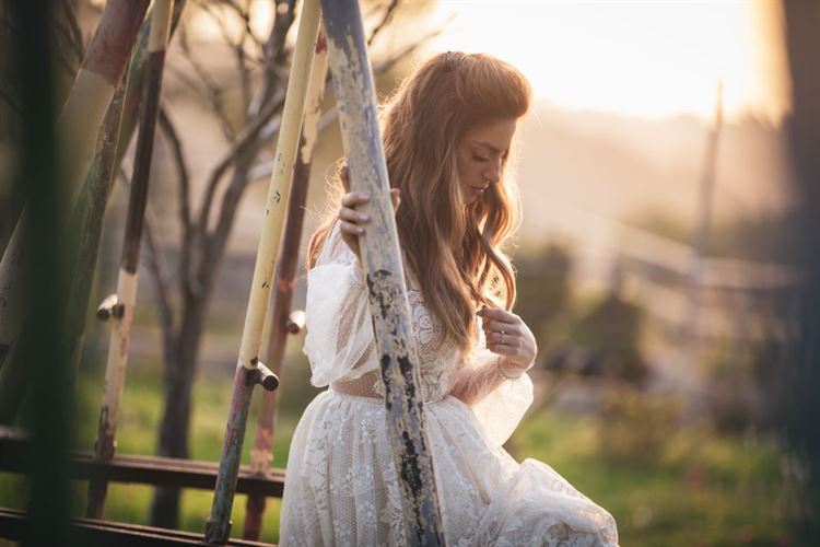 שיא השיק: שמלת כלה שעוצבה מוילון ישן 17