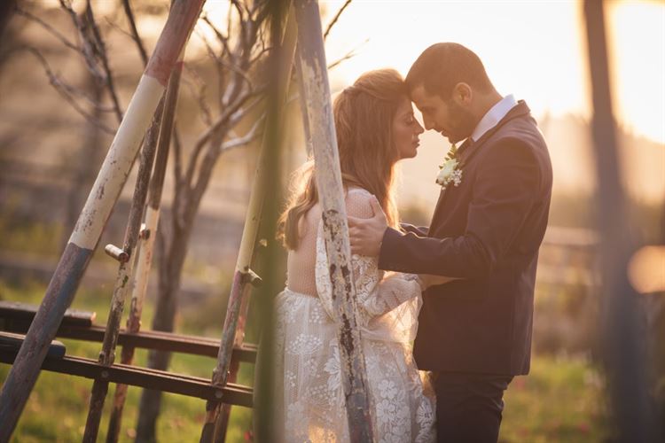 שיא השיק: שמלת כלה שעוצבה מוילון ישן 18