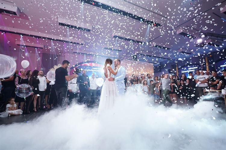 איים עליה בתביעה ובסוף הם התחתנו 13