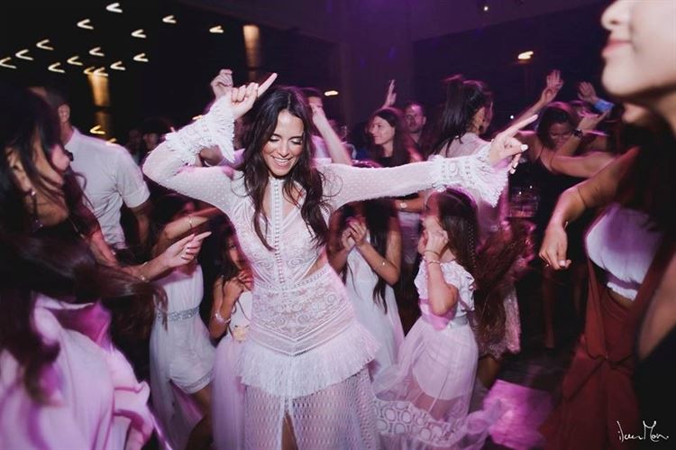 מרגשת מכולן: הכלה ששברה את הרשת 17