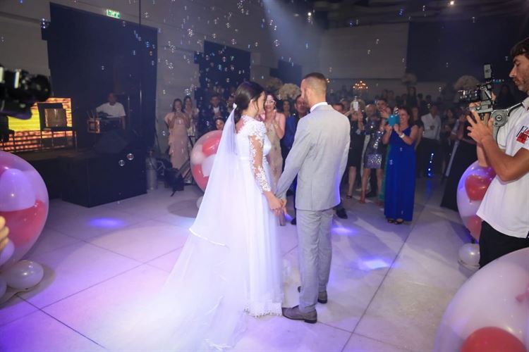 הקלף המנצח: לא תאמינו היכן בני הזוג האלו הכירו 23