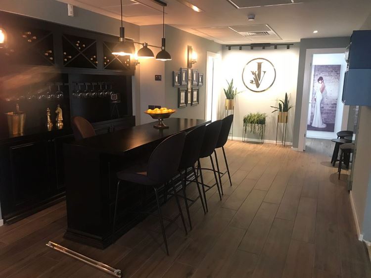 מפתיעה: ג'ולי וינו פותחת סטודיו חדש 3