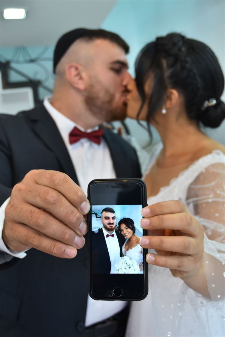 החתן והכלה שכל זוג שמתחתן צריך ללמוד מהם 8