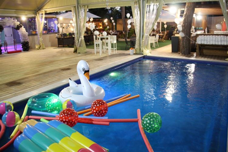 נעים להכיר: אירועים עסקיים בחצר האחורית 8