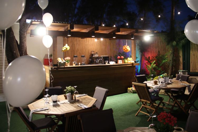 נעים להכיר: אירועים עסקיים בחצר האחורית 9