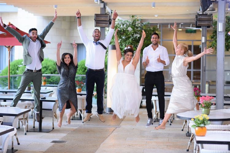 החתן שעצר טרמפ ומצא את אהבת חייו 12