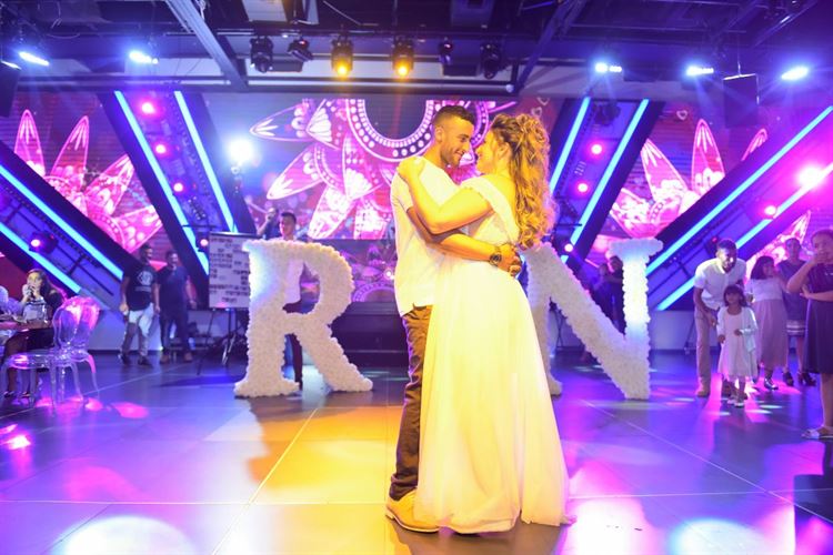 החתן שעצר טרמפ ומצא את אהבת חייו 16