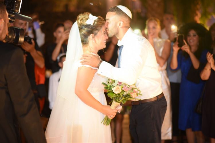 החתן שעצר טרמפ ומצא את אהבת חייו 14