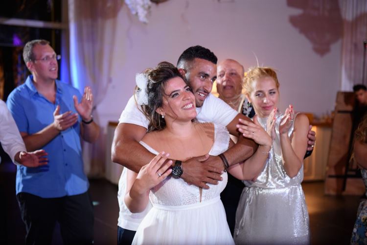 החתן שעצר טרמפ ומצא את אהבת חייו 19