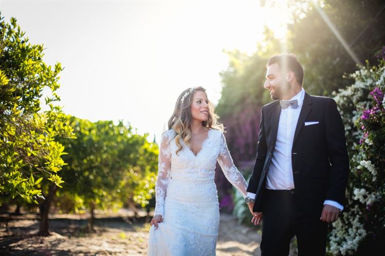 מסתכל עליה בהערצה, החתונה של מעיין צ'מסי ותומר חפץ (צילום: עידן כנפי) 