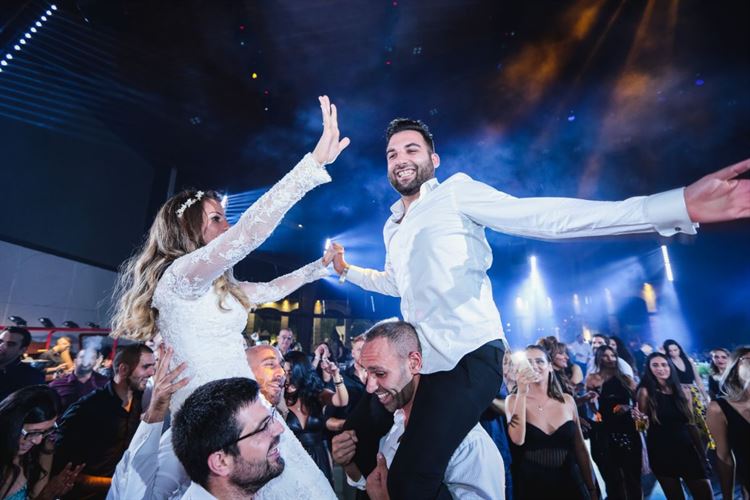 כולם להרים ידיים, החתונה של מעיין צ'מסי ותומר חפץ (צילום: עידן כנפי) 