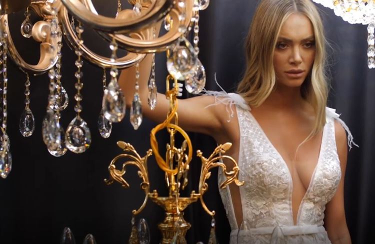 מה גרם לקסניה טרנטול ללבוש שמלת כלה? 3