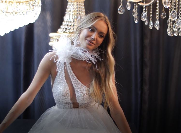 מה גרם לקסניה טרנטול ללבוש שמלת כלה? 22