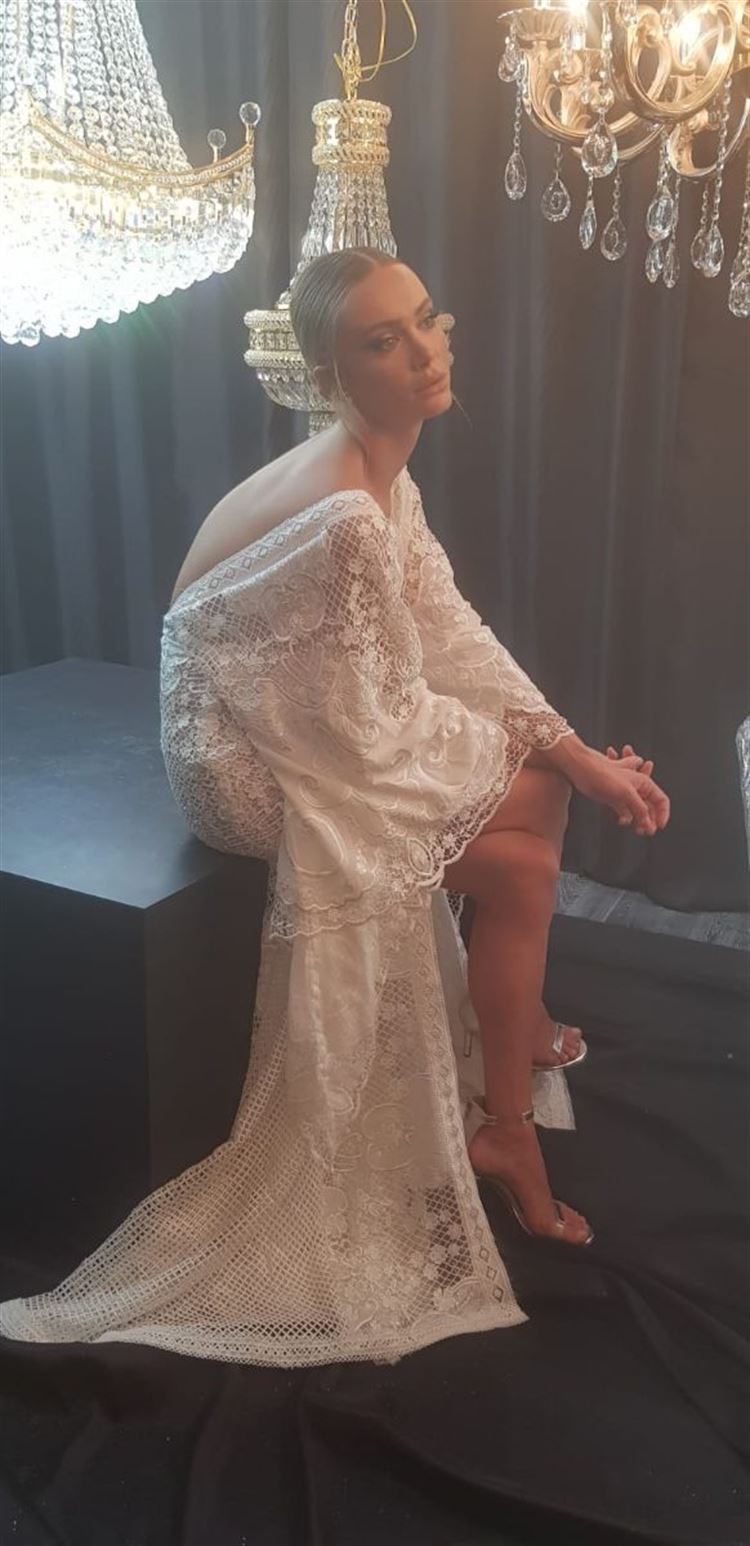 מה גרם לקסניה טרנטול ללבוש שמלת כלה? 23