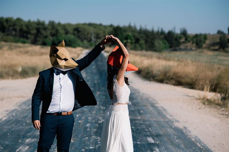 מעורר השראה: הזוג שהתחתן עם מסיכות אוריגמי 3