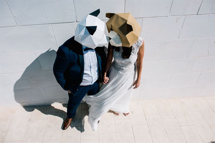 מעורר השראה: הזוג שהתחתן עם מסיכות אוריגמי 4