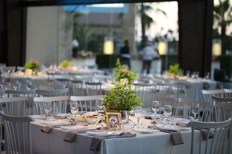 נקי, כפרי ומנימליסטי, החתונה של מעיין צ'מסי ותומר חפץ (צילום: עידן כנפי)