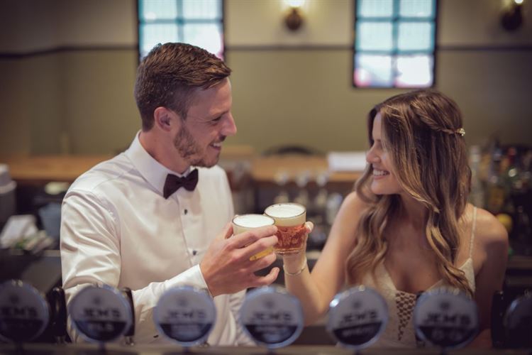 התחיל לא טוב: משפט פתיחה כושל שהוביל לחתונה 9