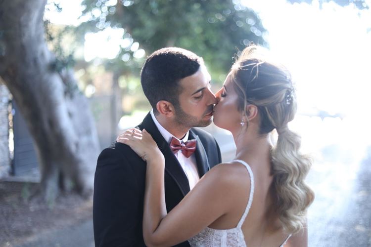 מתחת לאף: סיפור אהבה קרוב מתמיד 6