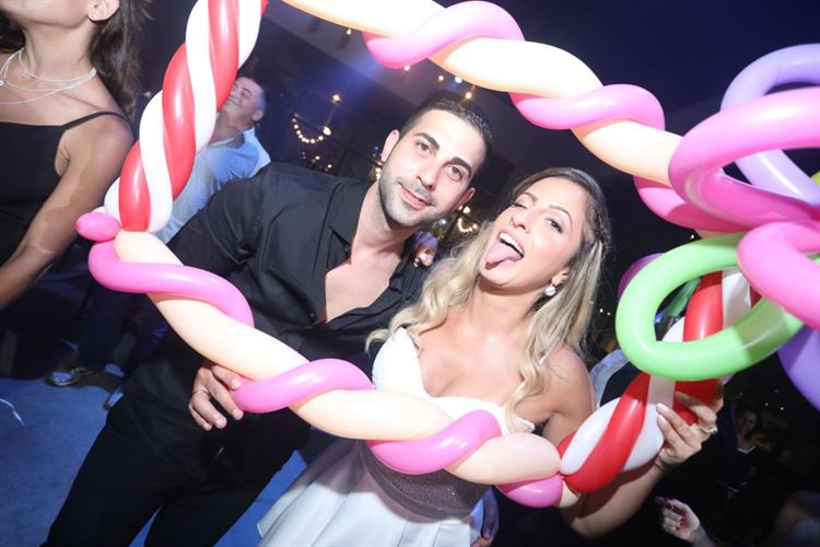 מתחת לאף: סיפור אהבה קרוב מתמיד 15