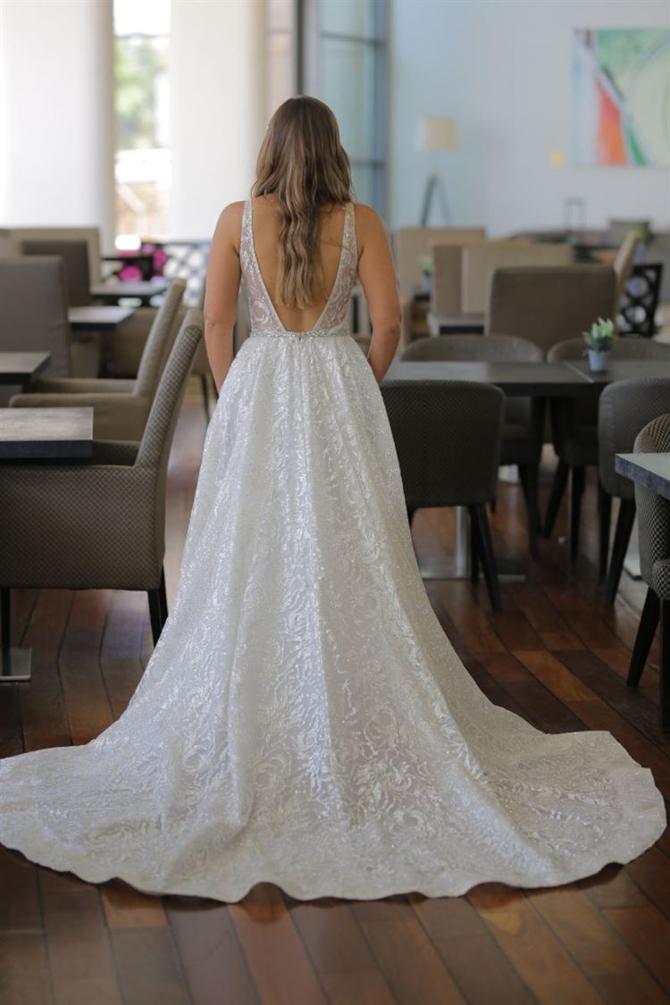 ענבל הרמן מוכיחה לנו שאכן מדובר בשמלות (צילום: ג'ינג'ר צלמים)