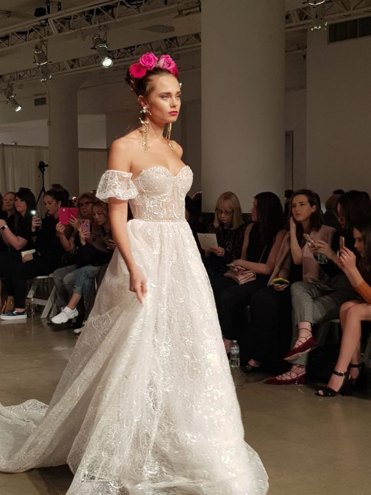 לא מפסיקה להפתיע: ג'ולי וינו בניו יורק 12