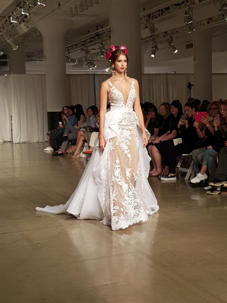 לא מפסיקה להפתיע: ג'ולי וינו בניו יורק 13