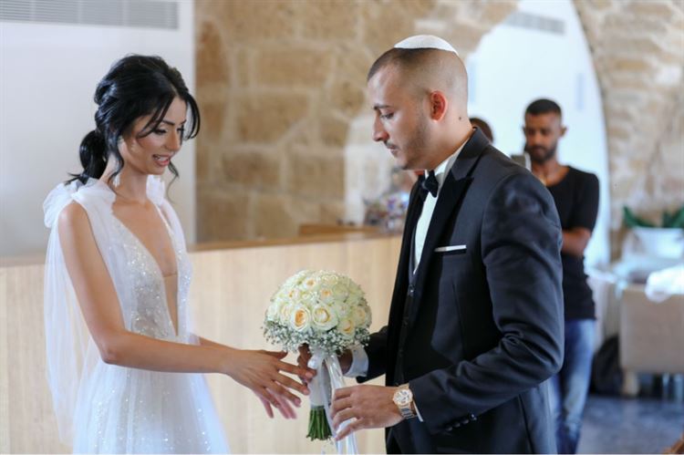 מה קרה כשהיא ארגנה לו מסיבת הפתעה והוא גילה? 5