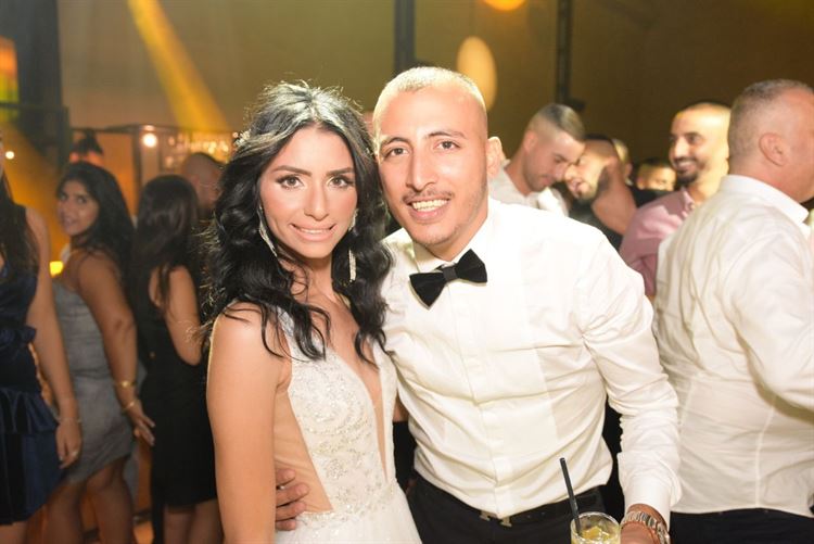 מה קרה כשהיא ארגנה לו מסיבת הפתעה והוא גילה? 17