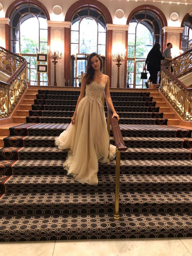 גדולה מהחיים: ליז מרטינז בקולקציה חדשה 11