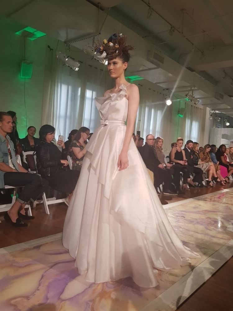 מהאגדות: שמלת הכלה של הנסיכה יוג'יני מיורק 4