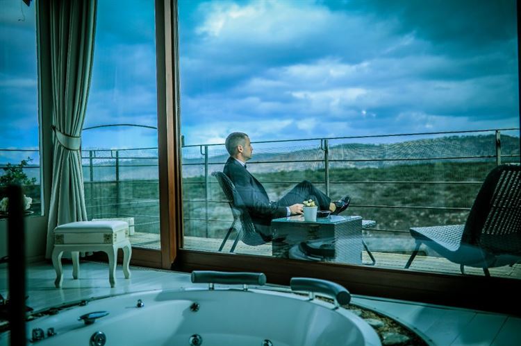 אירוסין בפיג'מה: ההצעה שהוציאה אותה מהמיטה 6