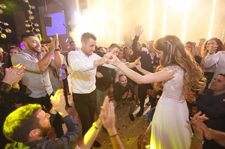 אירוסין בפיג'מה: ההצעה שהוציאה אותה מהמיטה 18