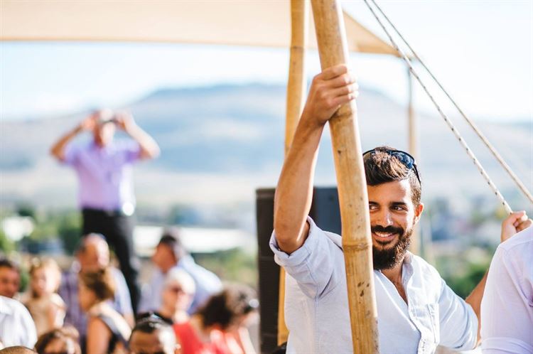 פסטיבל של אהבה: חתונת השטח הכי צבעונית שתכירו 27