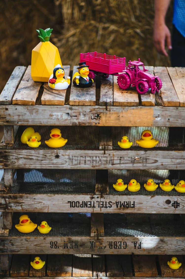 פסטיבל של אהבה: חתונת השטח הכי צבעונית שתכירו 9